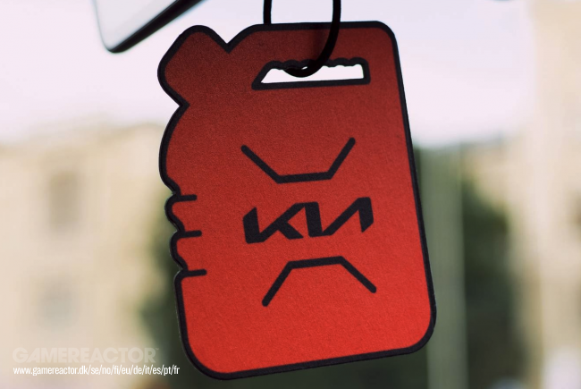 起亞向他們的新電動汽車客戶分發帶有汽油味的空氣清新劑