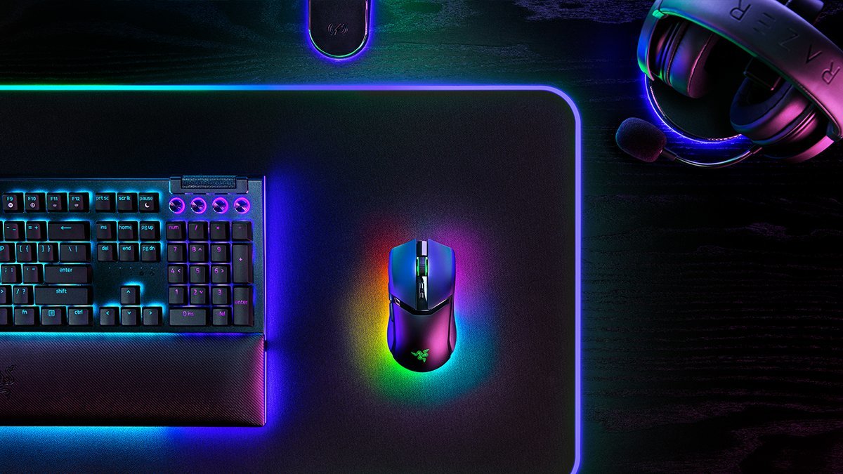 Razer Releases New Cobra Pro Mouse with Impressive Performance, But Faces Criticism for Lack of Wireless Charging