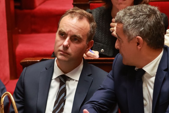 法國政府停止養老金改革以避免崩潰