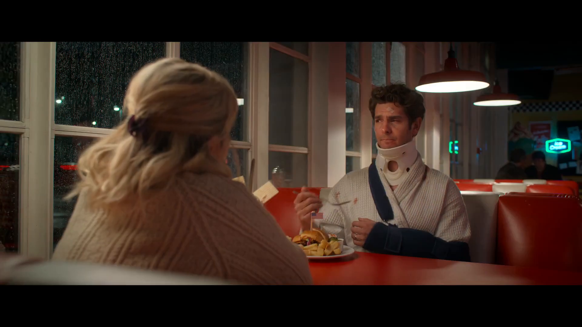 安德魯·加菲爾德(Andrew Garfield)和弗洛倫斯·皮尤(Florence Pugh)在A24的We Live in Time