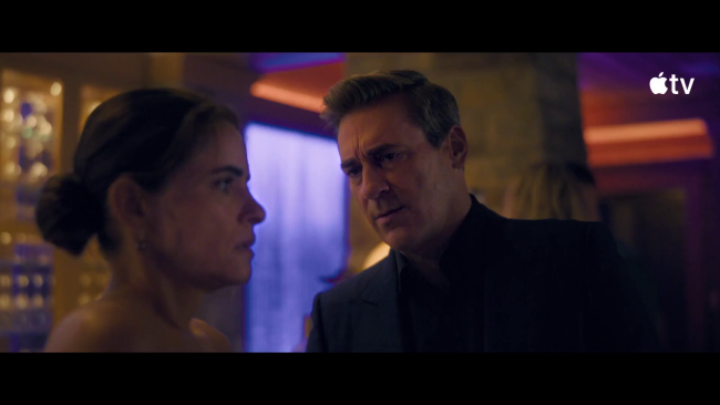 詹姆斯·馬斯登在《Your Friends & Neighbors 》第二季中給人一種類似《了不起的蓋茲比》的印象