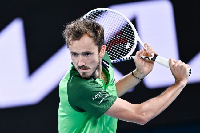 魯布廖夫、梅德韋傑夫和哈查諾夫成功逃離杜拜,準備前往印第安維爾斯