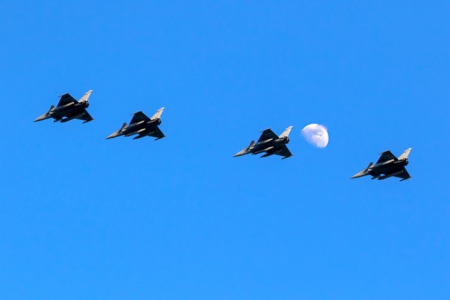 澤連斯基簽署100架陣風戰鬥機合約