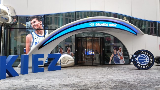 奧蘭多魔術隊帶著所有NBA的興奮氣氛來到柏林（而且你還能免費贏得東西）