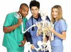 Scrubs 回來了：JD、Turk 和 Elliot 重返聖心
