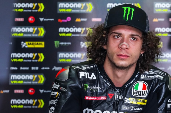 馬可·貝澤基 （Marco Bezzecchi） 承認與馬克·馬爾克斯 （Marc Márquez） 發生碰撞的責任，並描述了摔倒的痛苦