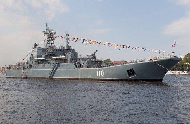 擾亂丹麥機場的無人機可能是從船上發射的......這是一艘正在調查的俄羅斯軍艦