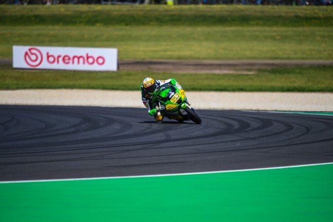 Moto3 車手諾亞·德特維勒 (Noah Dettwiler) 在馬來西亞與何塞·安東尼奧·魯埃達 (José Antonio Rueda) 發生碰撞後情況嚴重