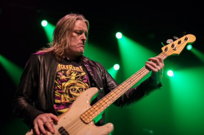 Kiss 吉他手 Ace Frehley 去世，享年 74 歲