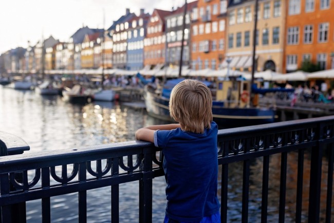 丹麥計劃禁止 15 歲以下青少年使用社交媒體