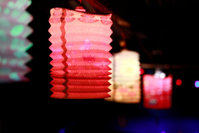 緬甸佛教節日滑翔傘爆炸事件造成至少 24 人死亡