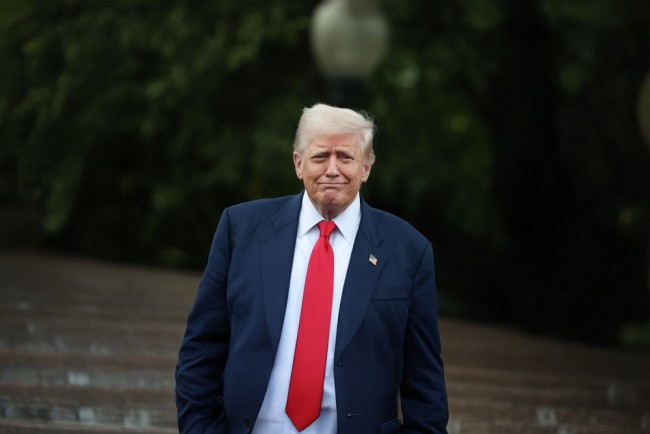 川普聲稱吉米·金梅爾的退出是「因為他的收視率比其他任何事情都不好」