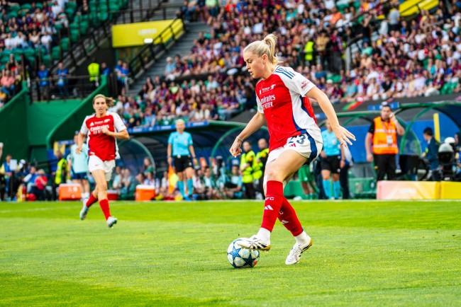 阿萊西亞·魯索為阿森納梅開二度擊敗皇家馬德里;曼聯在女子冠軍聯賽中以5比2痛宰