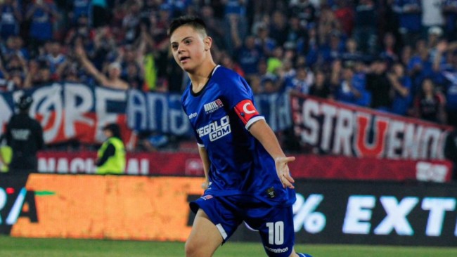 智利俱樂部向沃爾特·蒙蒂略及其兒子桑蒂諾致以感人致敬，距離他奮鬥15年後