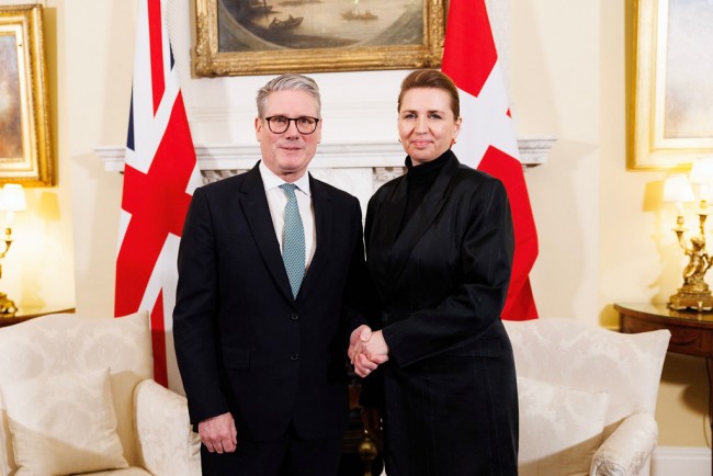 斯塔默在川普再次威脅格陵蘭後支持梅特·弗雷德里克森：「我支持她」