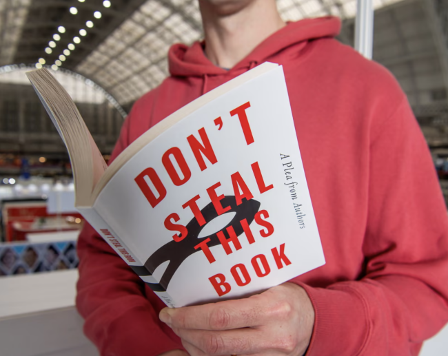 數千名作者為了抗議 AI 與版權而出版「空洞」書籍