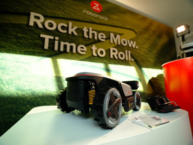 我們去德國參觀了新的石頭掃地機器人割草機系列