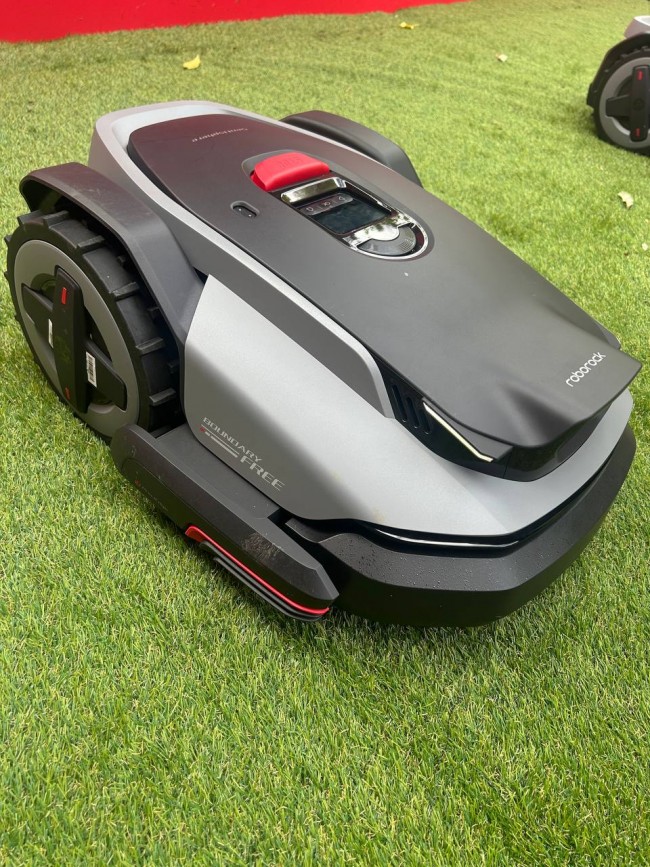 我們去德國參觀了新的石頭掃地機器人割草機系列