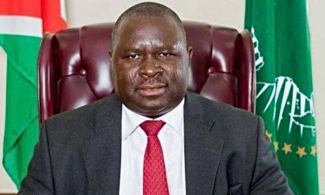 阿道夫·希特勒·烏諾納是誰？這位納米比亞政治人物預計將於11月26日連任