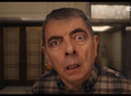 羅溫·阿特金森 (Rowan Atkinson) 在 Man vs. Baby 中以家庭保姆的身份換取了學校看門人