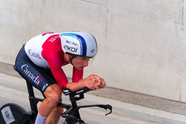 加拿大自行車手因個人信仰而退出以色列總理科技公司，面臨三千萬美元的損害賠償索賠