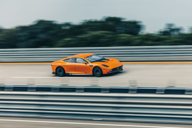 梅賽德斯-奔馳概念車AMG GT XX剛剛在不到八天的時間內環遊世界,打破了以往的記錄