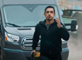 Lily James 和 Riz Ahmed 在 Relay 中探討企業腐敗