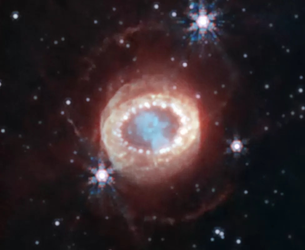 NASA Captures Stunning Image of Supernova Explosion with James b