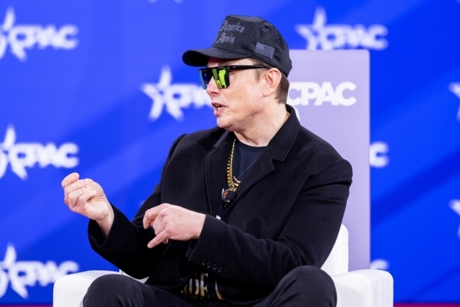 馬斯克成為全球首位身價7000億美元的人