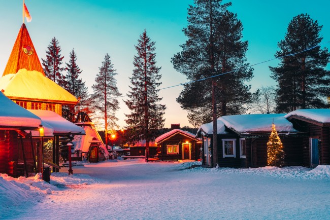 今年聖誕節,聖誕老人有了新的幫手:北約因可能的俄羅斯攻擊而部署在拉普蘭