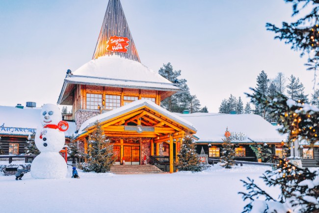 今年聖誕節,聖誕老人有了新的幫手:北約因可能的俄羅斯攻擊而部署在拉普蘭