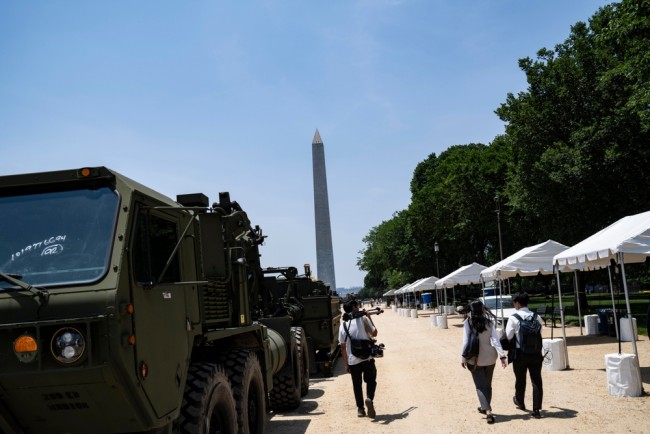 川普凍結國防工業的支付,以迫使更快的軍備生產