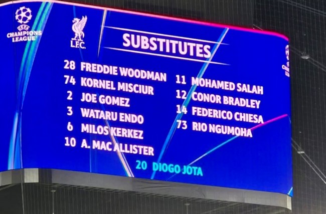 法蘭克福在利物浦之行中向迪奧戈·若塔致敬的美麗姿態