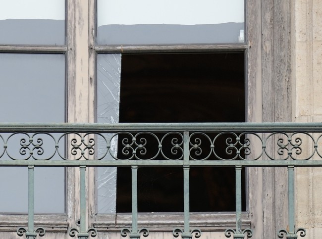 羅浮宮珠寶搶案中又有四人被拘留，但被盜的寶物仍然下落不明