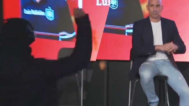 被定罪的西班牙足協前主席路易斯·魯維亞萊斯是“雞蛋襲擊”的目標